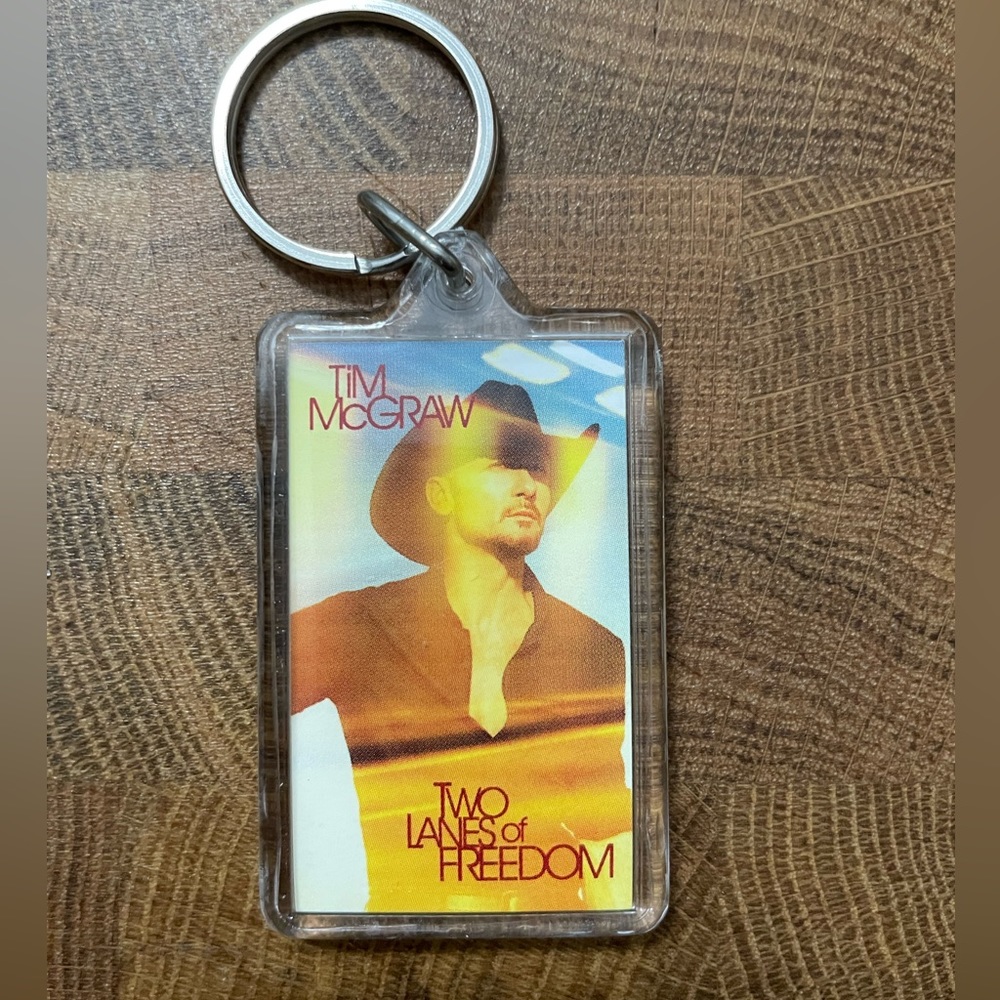 🦫Never Used Tim McGraw keychain